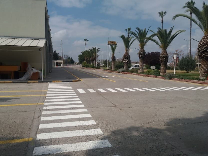 Çukurova Fabrikası Yaya Geçitleri ve Fabrika İçi Yol Çizgileri - Çukurova, Adana | Akyüz Trafik Profesyonel Yol Çizgi Projesi