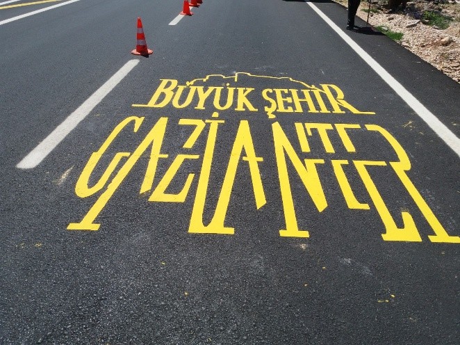 Gaziantep Büyükşehir Belediyesi Asfalt Üstüne Logo Uygulaması ve Yol Çizgileri